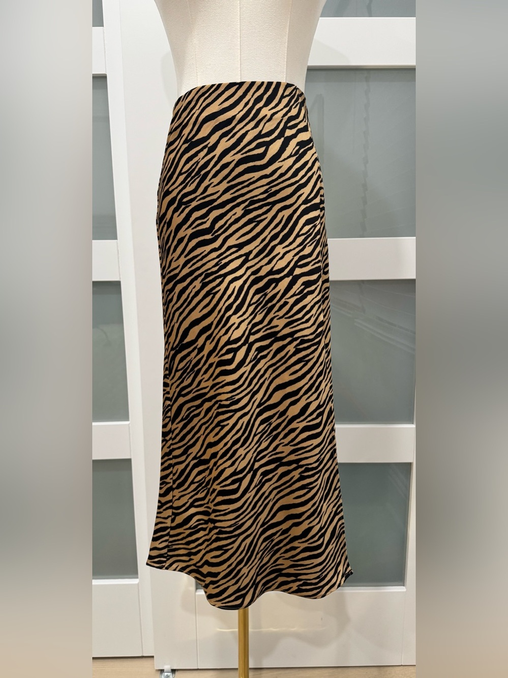 NWOT 🦓SKIES ARE BLUE Holly Zebra Satin Midi Skirt XS - Picture 5 of 10